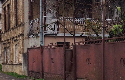 Купля-продажа - Двухэтажный жилой дом в центре Сухума